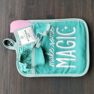 NWT Earthbound 4 piece kitchen set